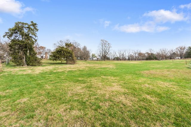 5724 E Farm Road 132, Springfield, MO 65802