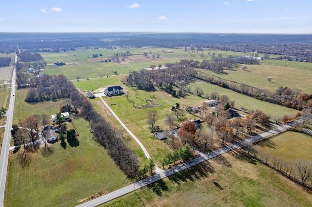 5724 E Farm Road 132, Springfield, MO 65802