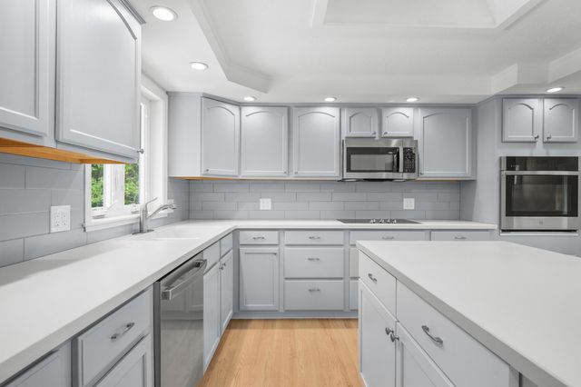 19 Wheelhouse Circle, Hatchville, MA 02536