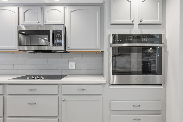 19 Wheelhouse Circle, Hatchville, MA 02536