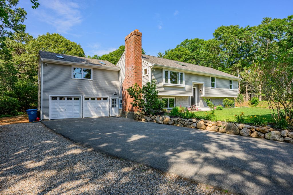 19 Wheelhouse Circle, Hatchville, MA 02536
