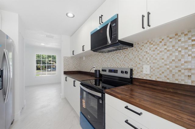 2824 NW 99th Terrace, Sunrise, FL 33322