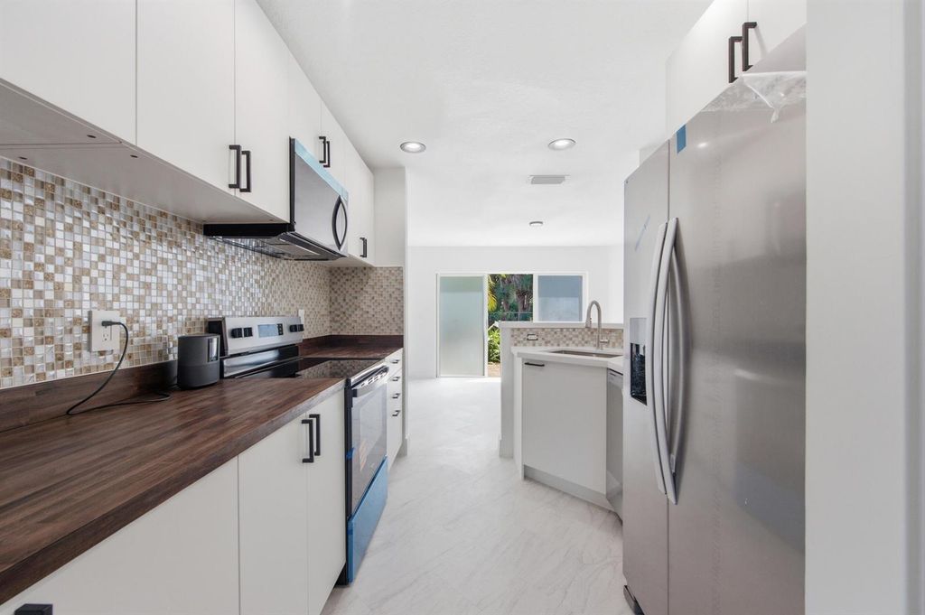 2824 NW 99th Terrace, Sunrise, FL 33322