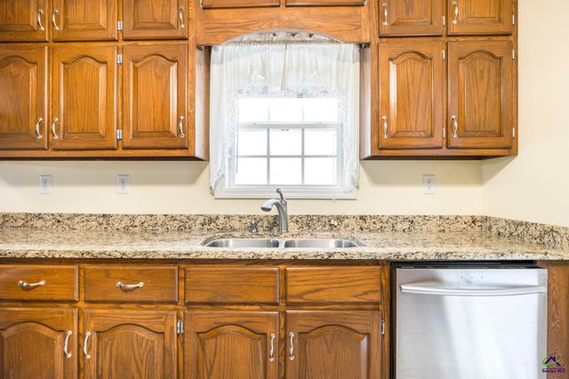 104 Delone Drive, Byron, GA 31008