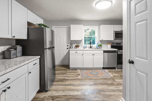 100 Banks Street, Jacksonville, NC 28540