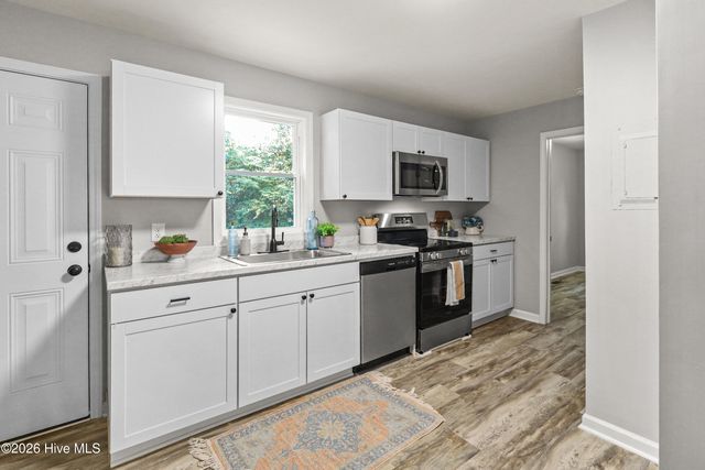 100 Banks Street, Jacksonville, NC 28540