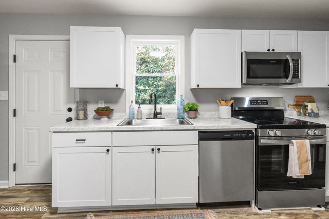 100 Banks Street, Jacksonville, NC 28540