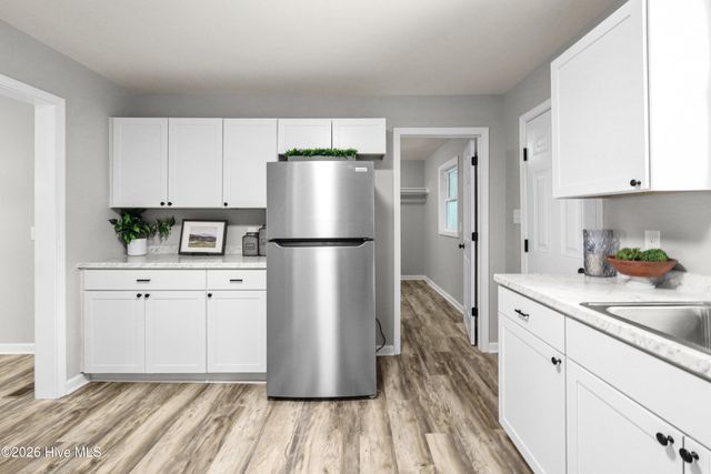 100 Banks Street, Jacksonville, NC 28540