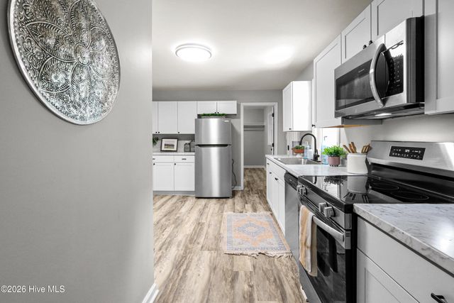 100 Banks Street, Jacksonville, NC 28540