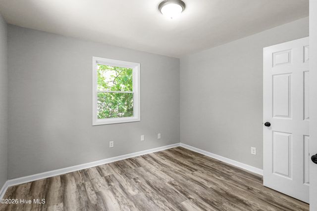 100 Banks Street, Jacksonville, NC 28540