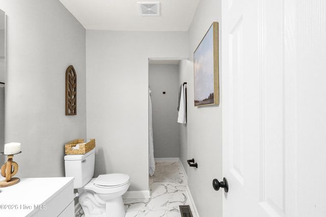 100 Banks Street, Jacksonville, NC 28540