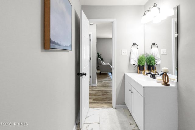 100 Banks Street, Jacksonville, NC 28540