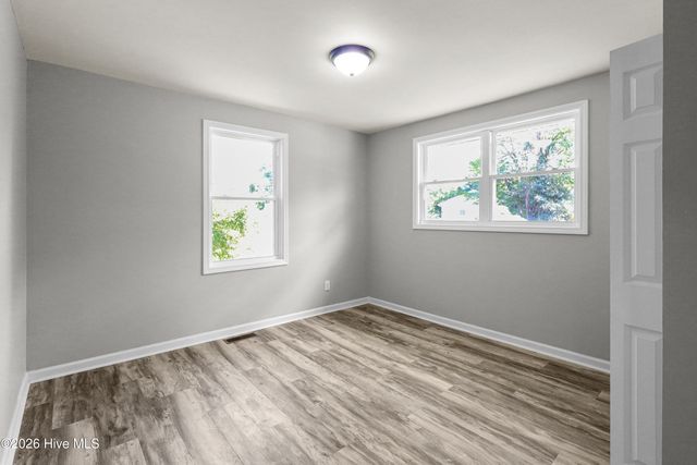 100 Banks Street, Jacksonville, NC 28540