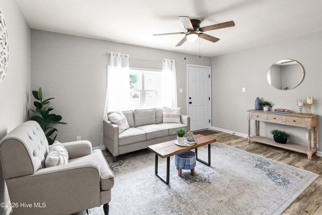 100 Banks Street, Jacksonville, NC 28540