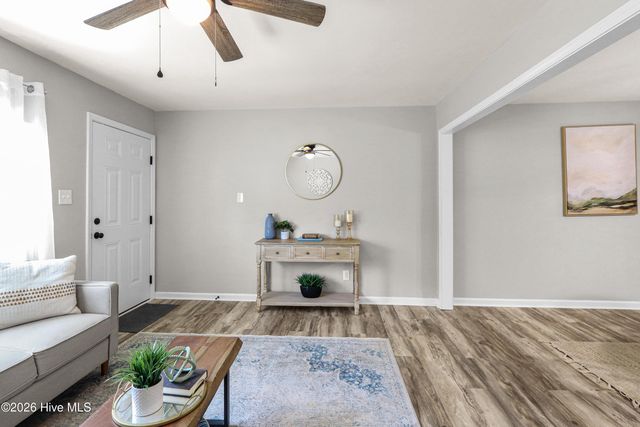 100 Banks Street, Jacksonville, NC 28540