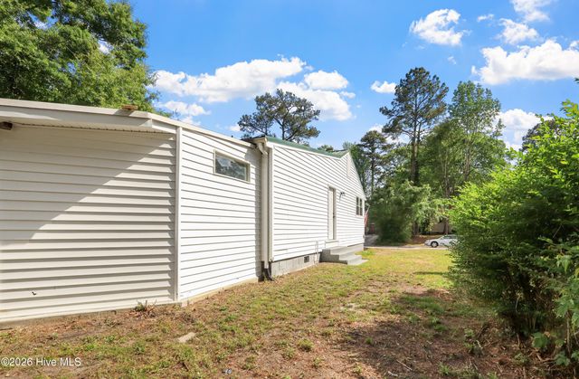 100 Banks Street, Jacksonville, NC 28540