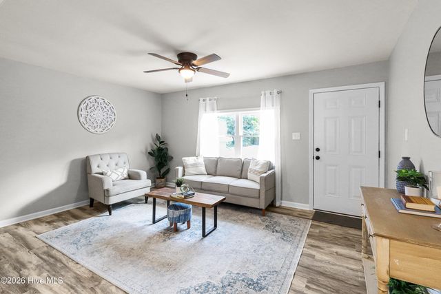 100 Banks Street, Jacksonville, NC 28540