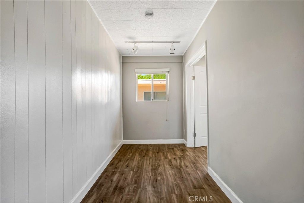 Image 11 of property listing at 6520 Shirley Avenue 14, Reseda, CA 91335