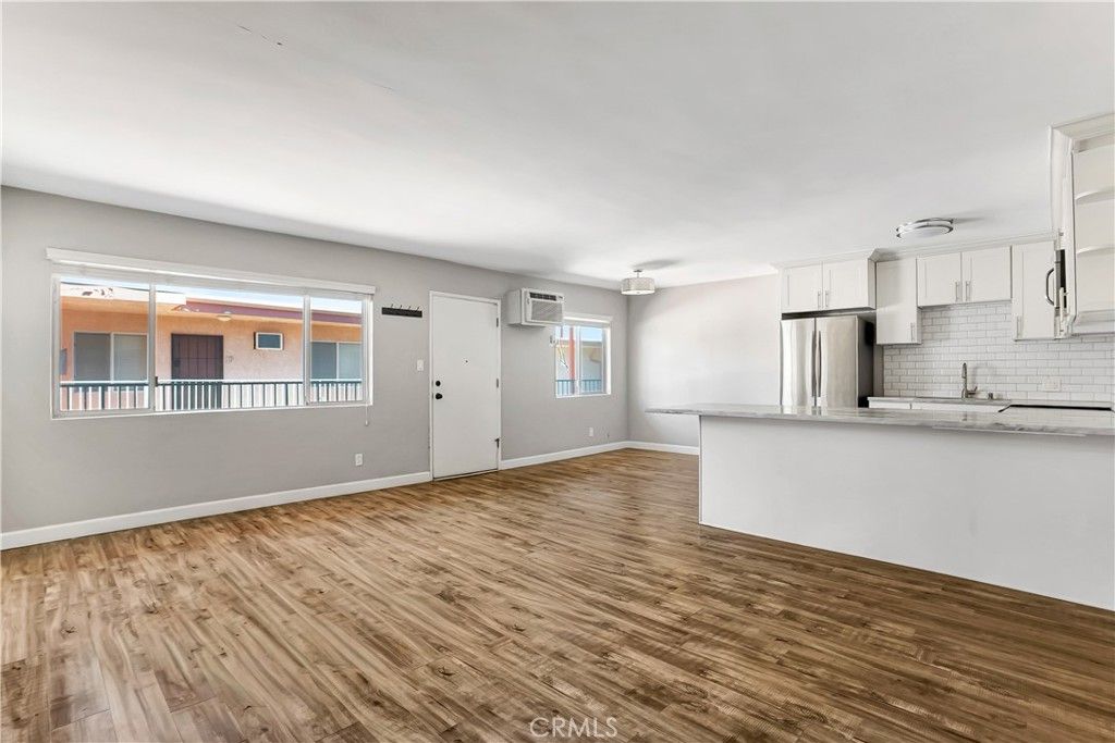 Image 14 of property listing at 6520 Shirley Avenue 14, Reseda, CA 91335