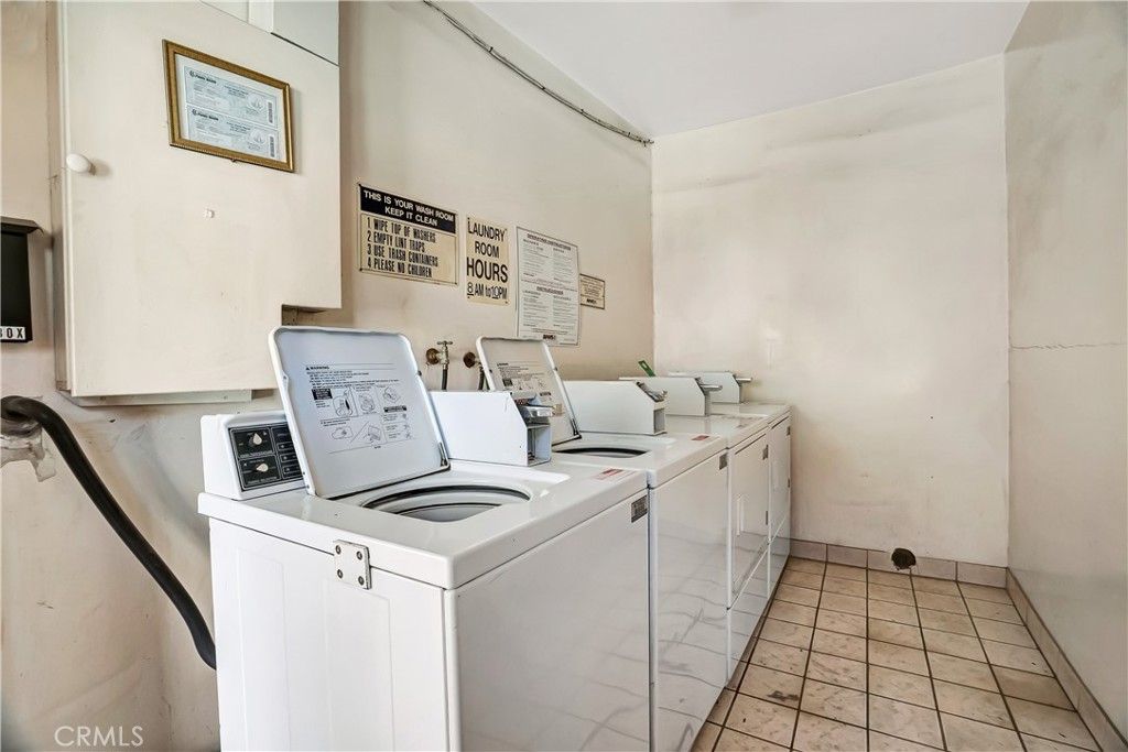 Image 20 of property listing at 6520 Shirley Avenue 14, Reseda, CA 91335