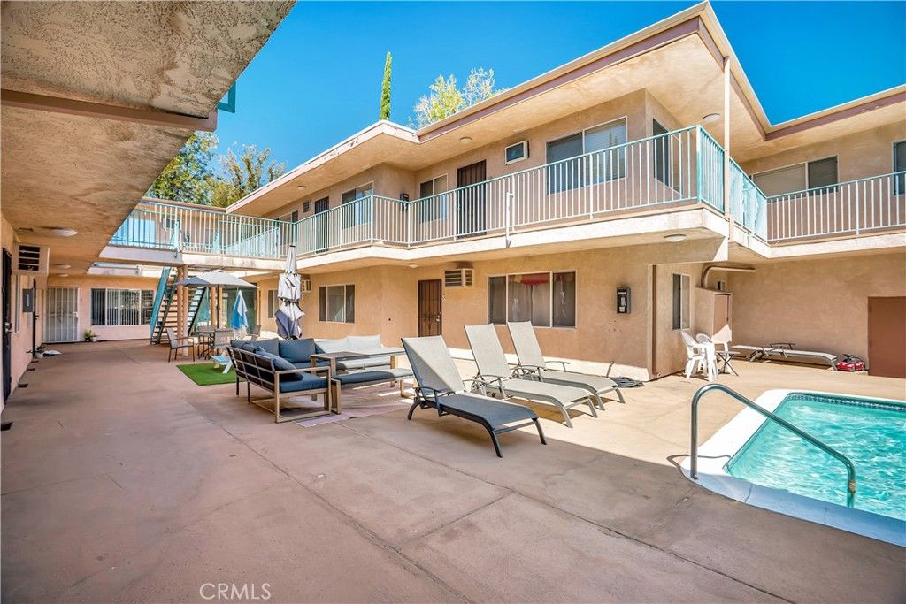 Image 24 of property listing at 6520 Shirley Avenue 14, Reseda, CA 91335