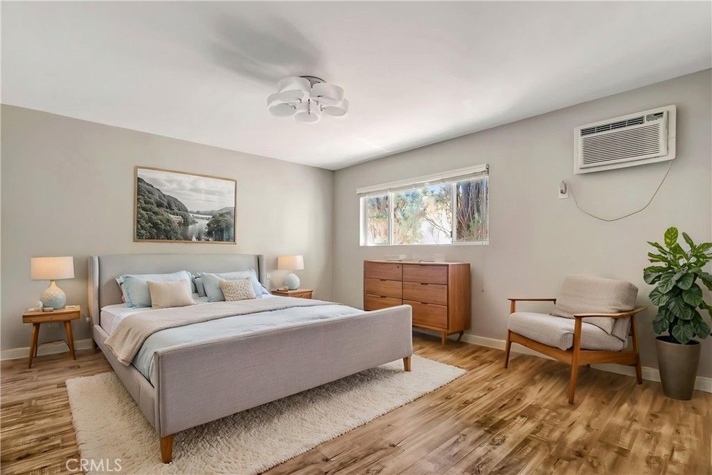 Image 3 of property listing at 6520 Shirley Avenue 14, Reseda, CA 91335