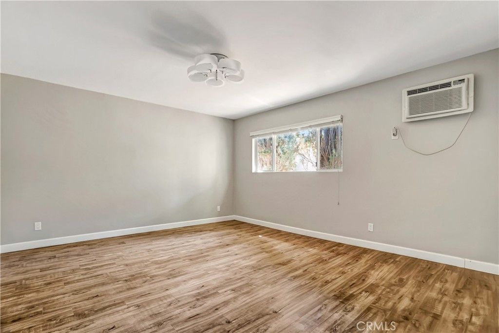 Image 4 of property listing at 6520 Shirley Avenue 14, Reseda, CA 91335