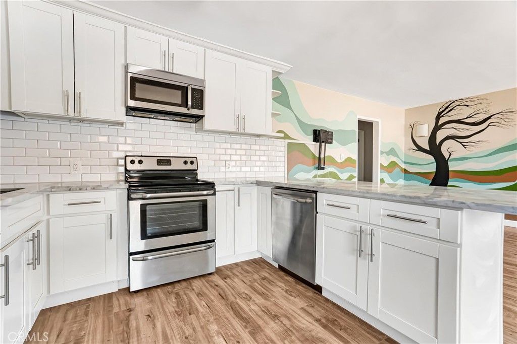 Image 8 of property listing at 6520 Shirley Avenue 14, Reseda, CA 91335