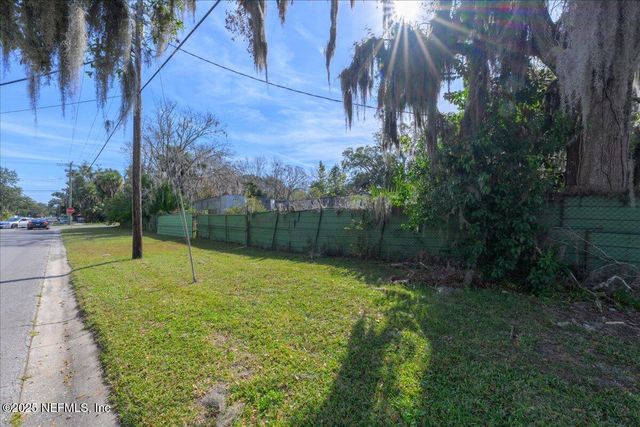 00 BRONSON Street, Palatka, FL 32177