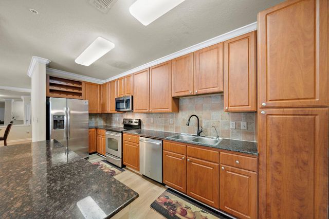 1711 Old Spanish Trail 218, Houston, TX 77054