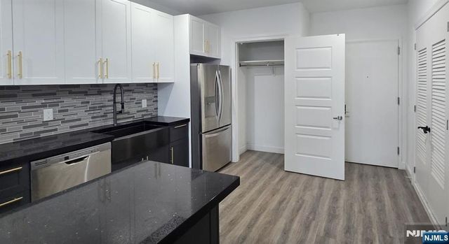 211 Baldwin Avenue 403, Jersey City, NJ 07306