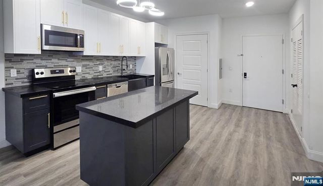 211 Baldwin Avenue 403, Jersey City, NJ 07306