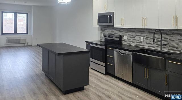 211 Baldwin Avenue 403, Jersey City, NJ 07306