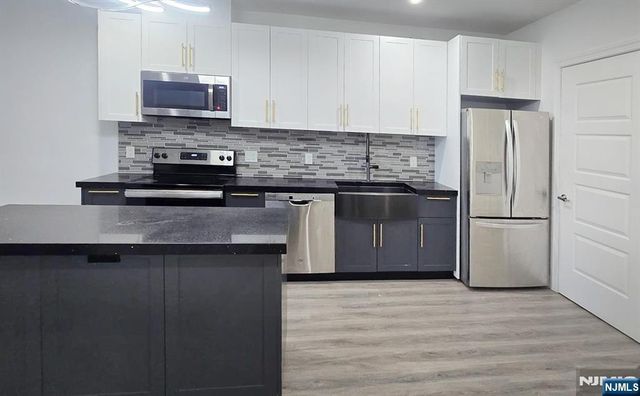 211 Baldwin Avenue 403, Jersey City, NJ 07306