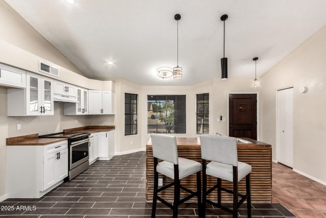 435 E ROCKWOOD Drive, Phoenix, AZ 85024