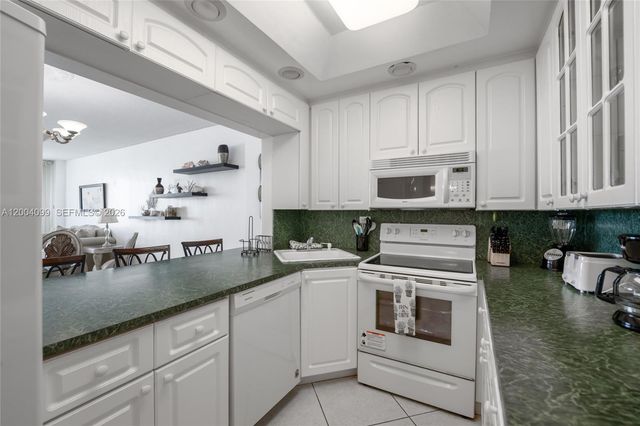 5601 Collins Ave 919, Miami Beach, FL 33140