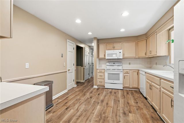 2211 Hunting Valley Street NW, North Canton, OH 44720