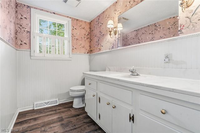 2211 Hunting Valley Street NW, North Canton, OH 44720