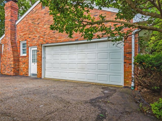 2211 Hunting Valley Street NW, North Canton, OH 44720