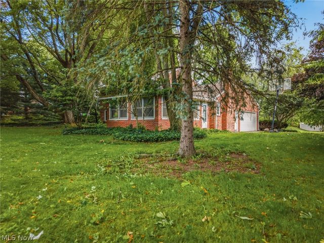 2211 Hunting Valley Street NW, North Canton, OH 44720