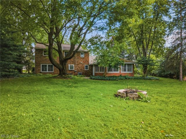 2211 Hunting Valley Street NW, North Canton, OH 44720