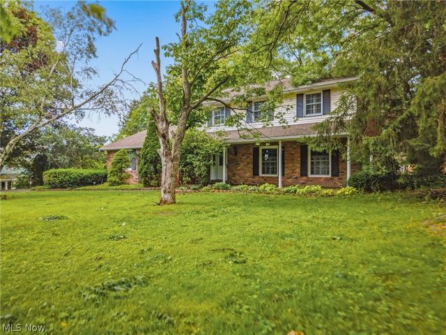 2211 Hunting Valley Street NW, North Canton, OH 44720