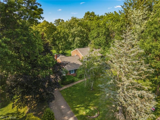 2211 Hunting Valley Street NW, North Canton, OH 44720
