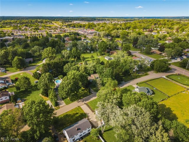 2211 Hunting Valley Street NW, North Canton, OH 44720