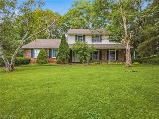 2211 Hunting Valley Street NW, North Canton, OH 44720