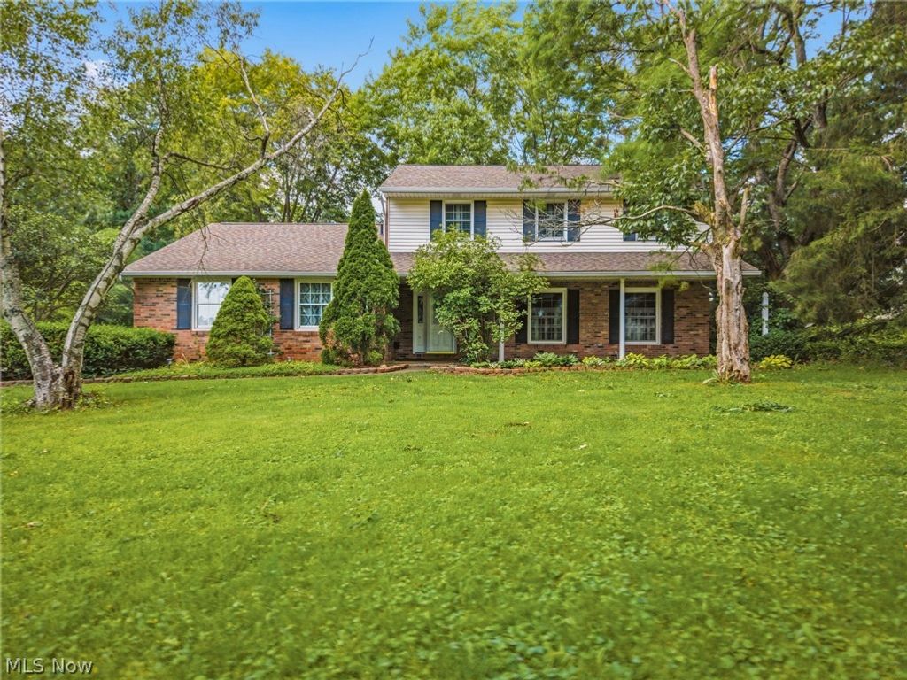 2211 Hunting Valley Street NW, North Canton, OH 44720