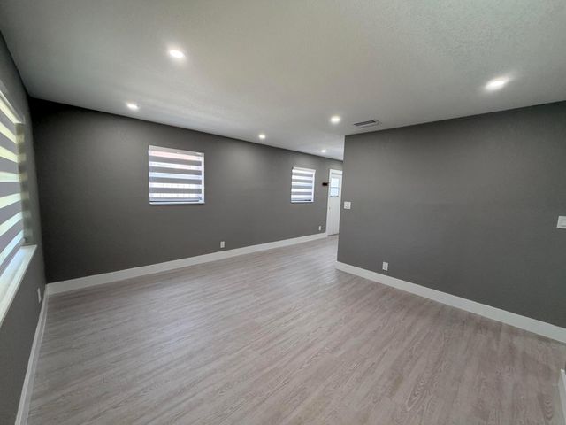 827 Franklin Road, West Palm Beach, FL 33405