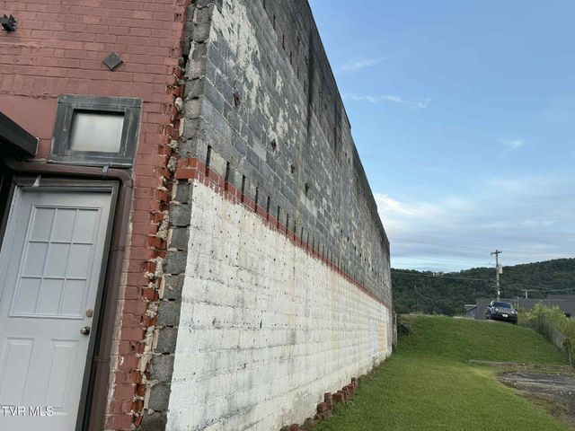 510 East Wood Avenue, Big Stone Gap, VA 24219