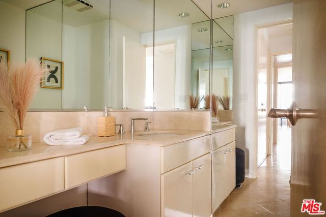 121 S Palm Drive 401, Beverly Hills, CA 90212
