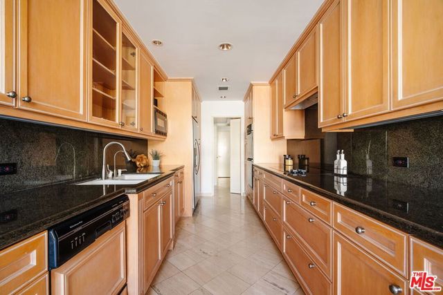 121 S Palm Drive 401, Beverly Hills, CA 90212